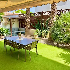 https://les-cactus-frjus-plage.fr-provencehotel.com
